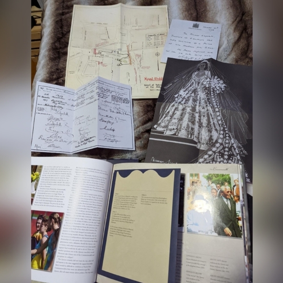 Hardcover The Treasures of Queen Elizabeth II by Tim Ewart - Picture 2 of 8